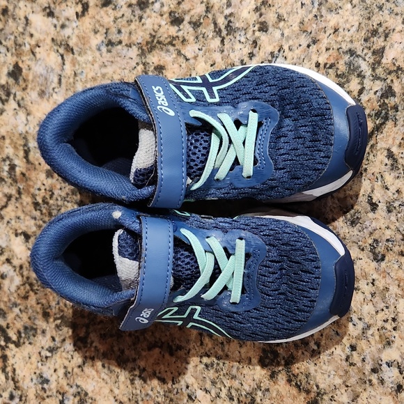 Asics Little Girls Shoes - Size 10 - Picture 2 of 8